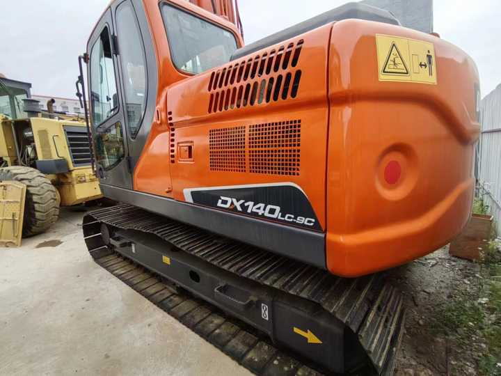 Used Digger DOOSAN DX140 Construction Machinery Construction Digger Used DOOSAN DX140 Cheap Excavator - Escavadora de rastos: foto 4 Used Digger DOOSAN DX140 Construction Machinery Construction Digger Used DOOSAN DX140 Cheap Excavator - Escavadora de rastos: foto 4