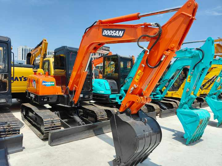Used Digger Doosan Dh55 Construction Machinery Construction Digger Used Doosan Dh55 Cheap Excavator - Escavadora de rastos: foto 5 Used Digger Doosan Dh55 Construction Machinery Construction Digger Used Doosan Dh55 Cheap Excavator - Escavadora de rastos: foto 5