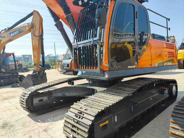 Used Doosan DX300LC-9C Excavator with Little Time Used in Excellent Condition Korea Brand Doosan 30 Tons Excavator for Sale - Escavadeira: foto 2 Used Doosan DX300LC-9C Excavator with Little Time Used in Excellent Condition Korea Brand Doosan 30 Tons Excavator for Sale - Escavadeira: foto 2