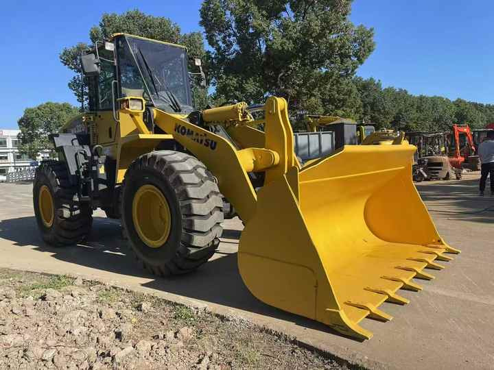 Used Komatsu WA320-5 Wheel Loader for Sale | Reliable Secondhand Construction Equipment with Export Support - Pá carregadora de rodas: foto 5 Used Komatsu WA320-5 Wheel Loader for Sale | Reliable Secondhand Construction Equipment with Export Support - Pá carregadora de rodas: foto 5