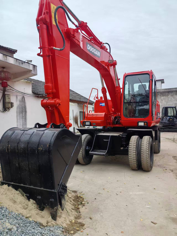 Doosan Used DH150W-7 wheeled excavator for sale at a low price. - Escavadeira de rodas: foto 4 Doosan Used DH150W-7 wheeled excavator for sale at a low price. - Escavadeira de rodas: foto 4