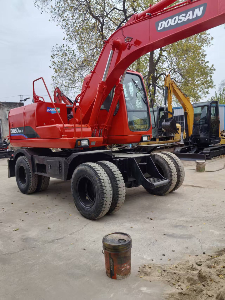 Doosan Used DH150W-7 wheeled excavator for sale at a low price. - Escavadeira de rodas: foto 5 Doosan Used DH150W-7 wheeled excavator for sale at a low price. - Escavadeira de rodas: foto 5