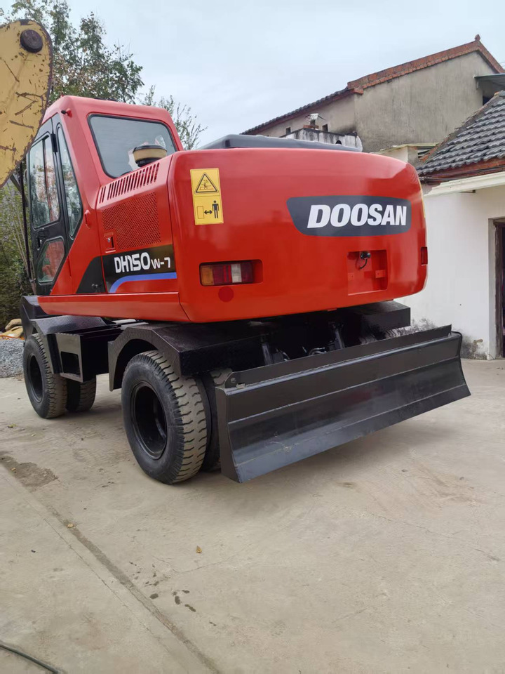 Doosan Used DH150W-7 wheeled excavator for sale at a low price. - Escavadeira de rodas: foto 2 Doosan Used DH150W-7 wheeled excavator for sale at a low price. - Escavadeira de rodas: foto 2