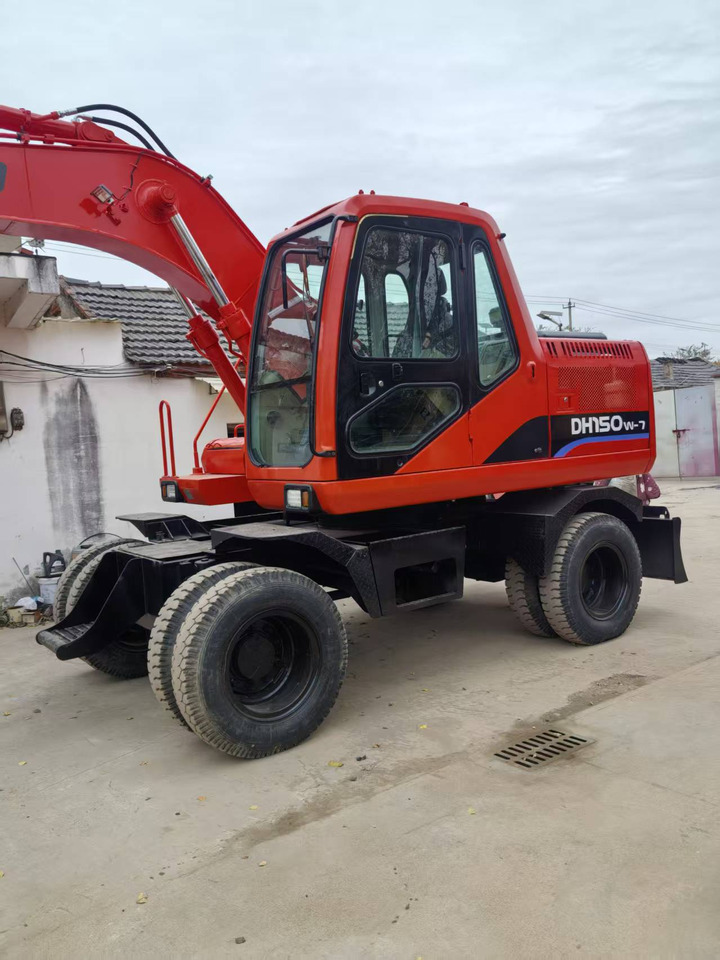 Doosan Used DH150W-7 wheeled excavator for sale at a low price. - Escavadeira de rodas: foto 1 Doosan Used DH150W-7 wheeled excavator for sale at a low price. - Escavadeira de rodas: foto 1