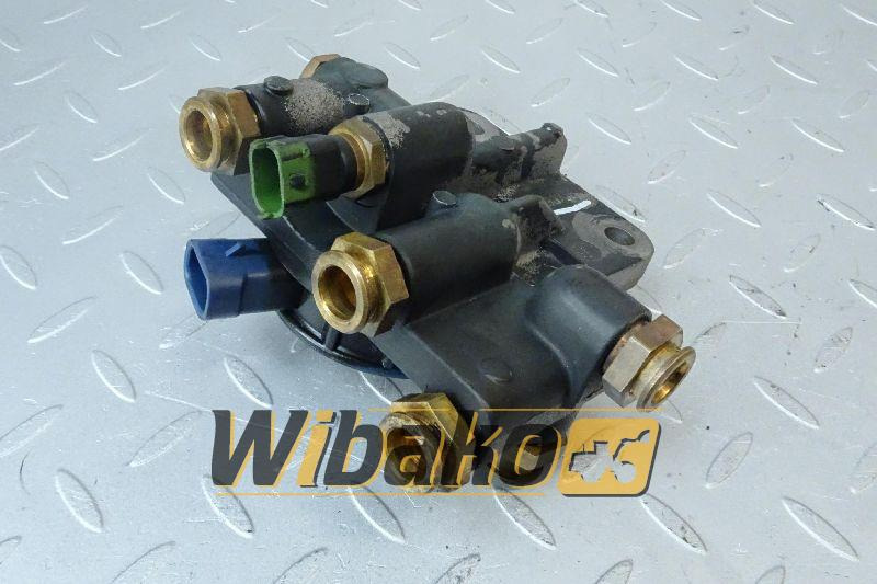 Fuel filter bracket Iveco 4898756 - Filtro de combustível para Máquina de construção: foto 1 Fuel filter bracket Iveco 4898756 - Filtro de combustível para Máquina de construção: foto 1