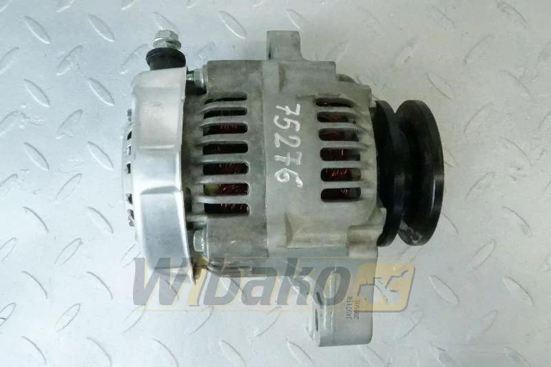 Kubota 16495-64013 - Alternador para Máquina de construção: foto 1 Kubota 16495-64013 - Alternador para Máquina de construção: foto 1