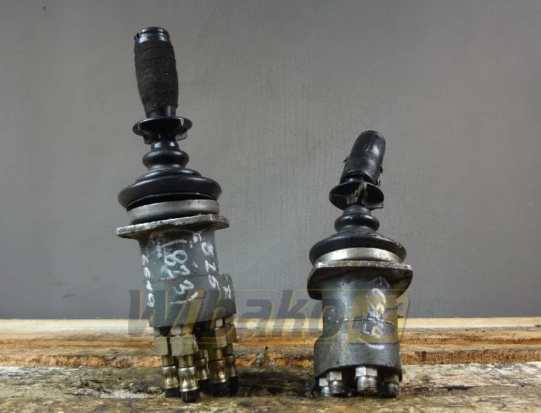 Rexroth 4TH6U52.13/5M - Válvula hidráulica para Máquina de construção: foto 1 Rexroth 4TH6U52.13/5M - Válvula hidráulica para Máquina de construção: foto 1