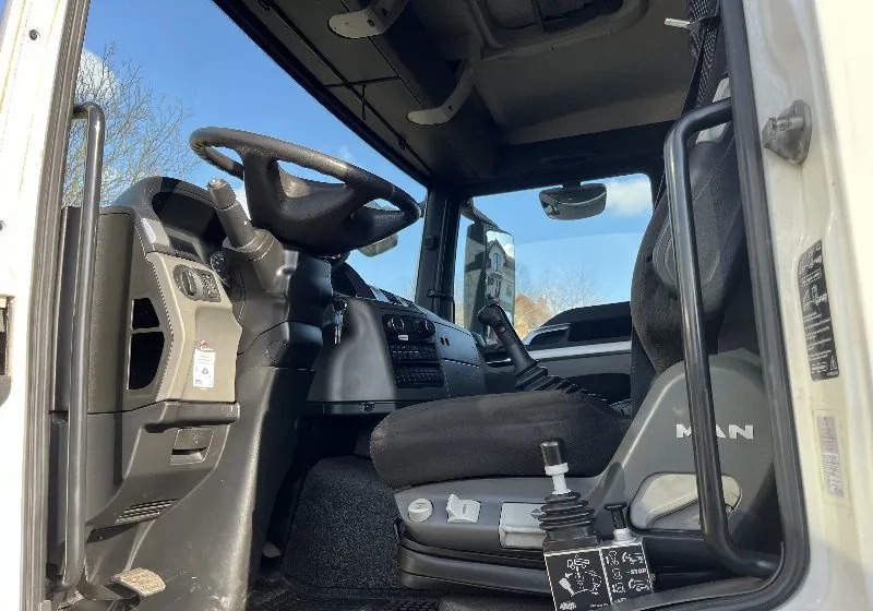 Camião basculante MAN TGS: foto 6