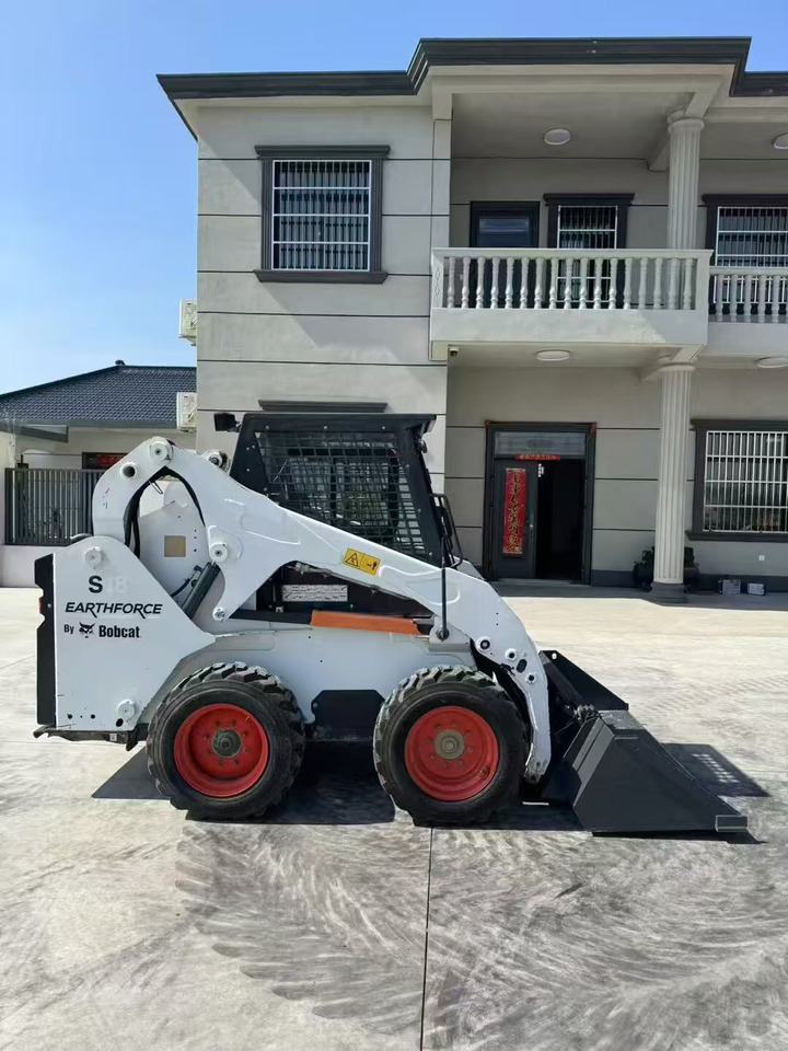 BOBCAT S180 - Mini pá carregadora: foto 1 BOBCAT S180 - Mini pá carregadora: foto 1