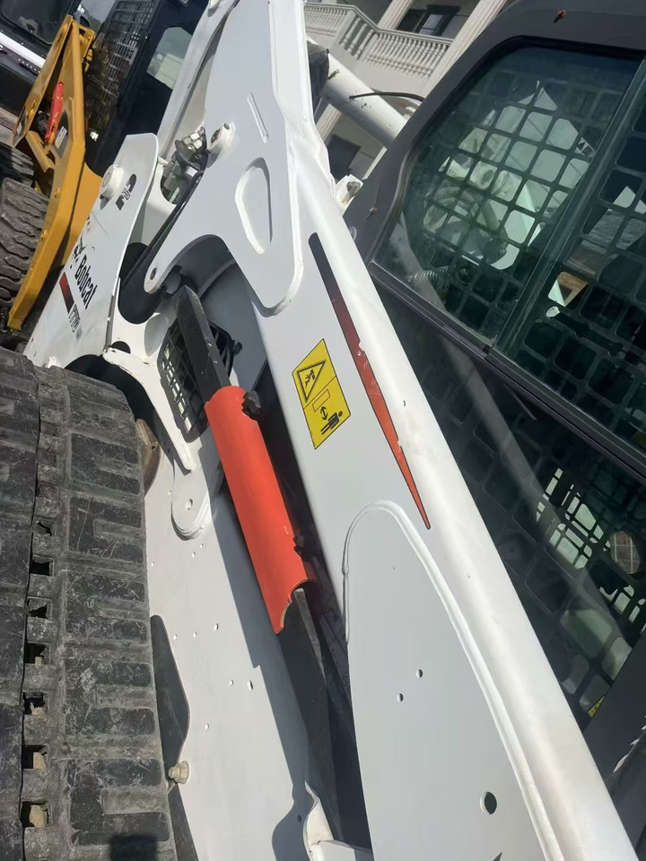 BOBCAT T770 - Plataforma de Tijera/ Plataforma de tesoura: foto 2 BOBCAT T770 - Plataforma de Tijera/ Plataforma de tesoura: foto 2