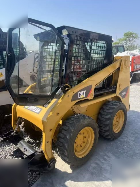 CATERPILLAR 226B3 - Mini pá carregadora: foto 1 CATERPILLAR 226B3 - Mini pá carregadora: foto 1