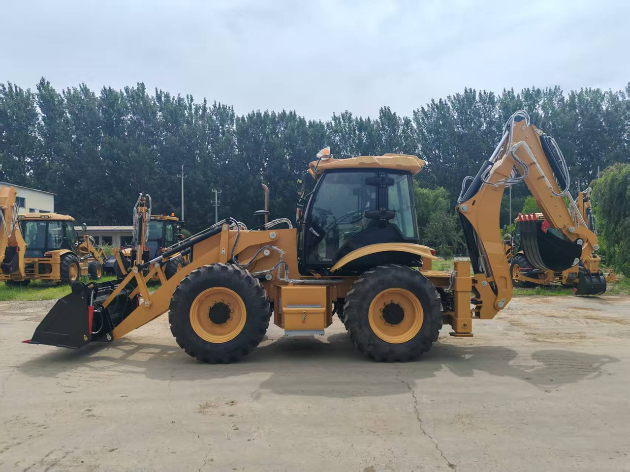 CATERPILLAR 4CX - Escavadeira de rodas: foto 3 CATERPILLAR 4CX - Escavadeira de rodas: foto 3