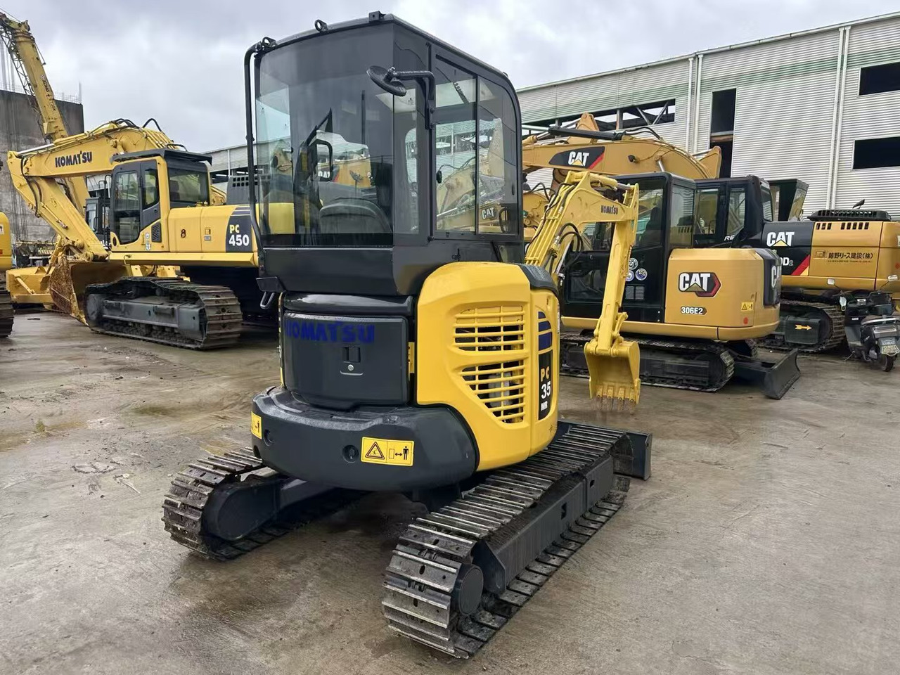 KOMATSU 35MR - Mini escavadeira: foto 2 KOMATSU 35MR - Mini escavadeira: foto 2