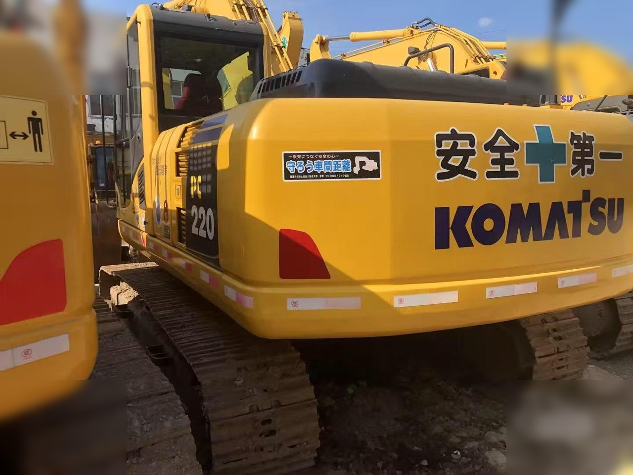 KOMATSU PC220-8 - Escavadora de rastos: foto 1 KOMATSU PC220-8 - Escavadora de rastos: foto 1