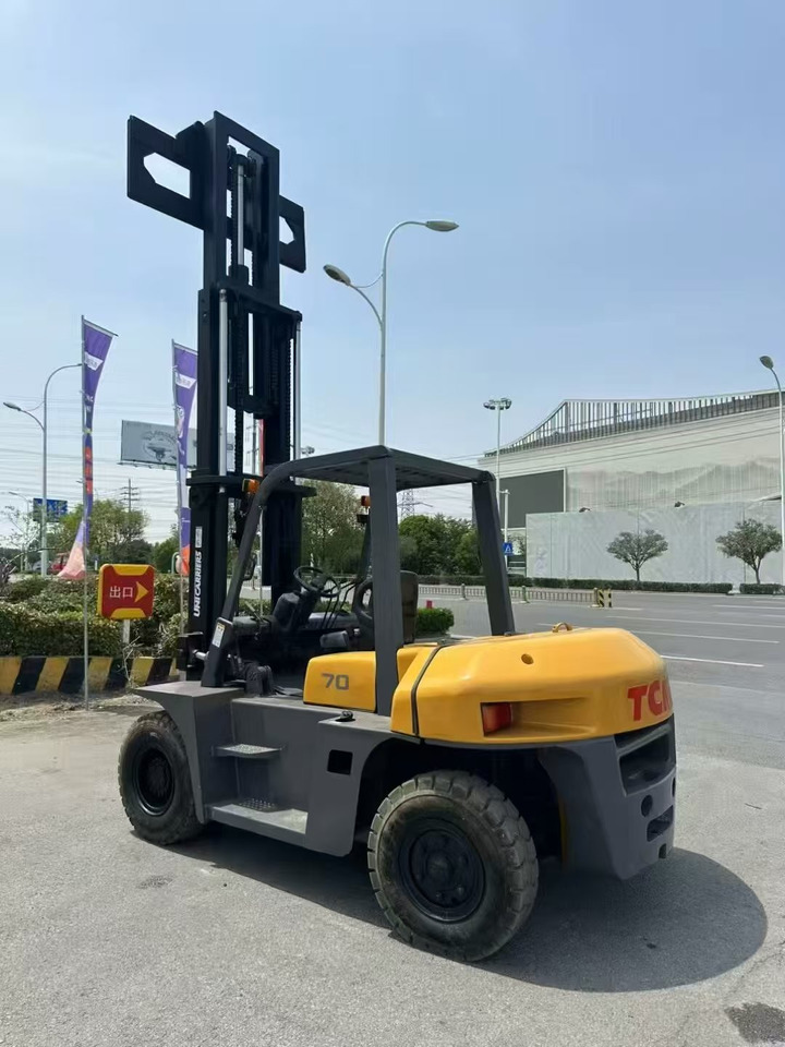 TCM FD70 - Plataforma de mastro vertical: foto 1 TCM FD70 - Plataforma de mastro vertical: foto 1