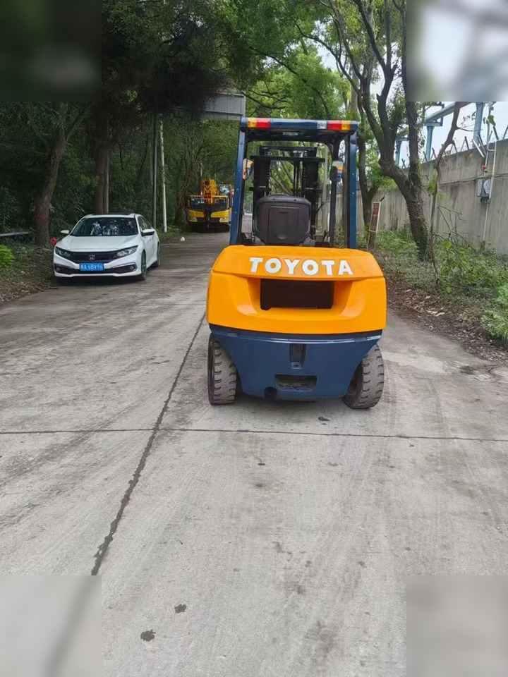 TOYOTA 8FGU30 - Empilhador: foto 2 TOYOTA 8FGU30 - Empilhador: foto 2