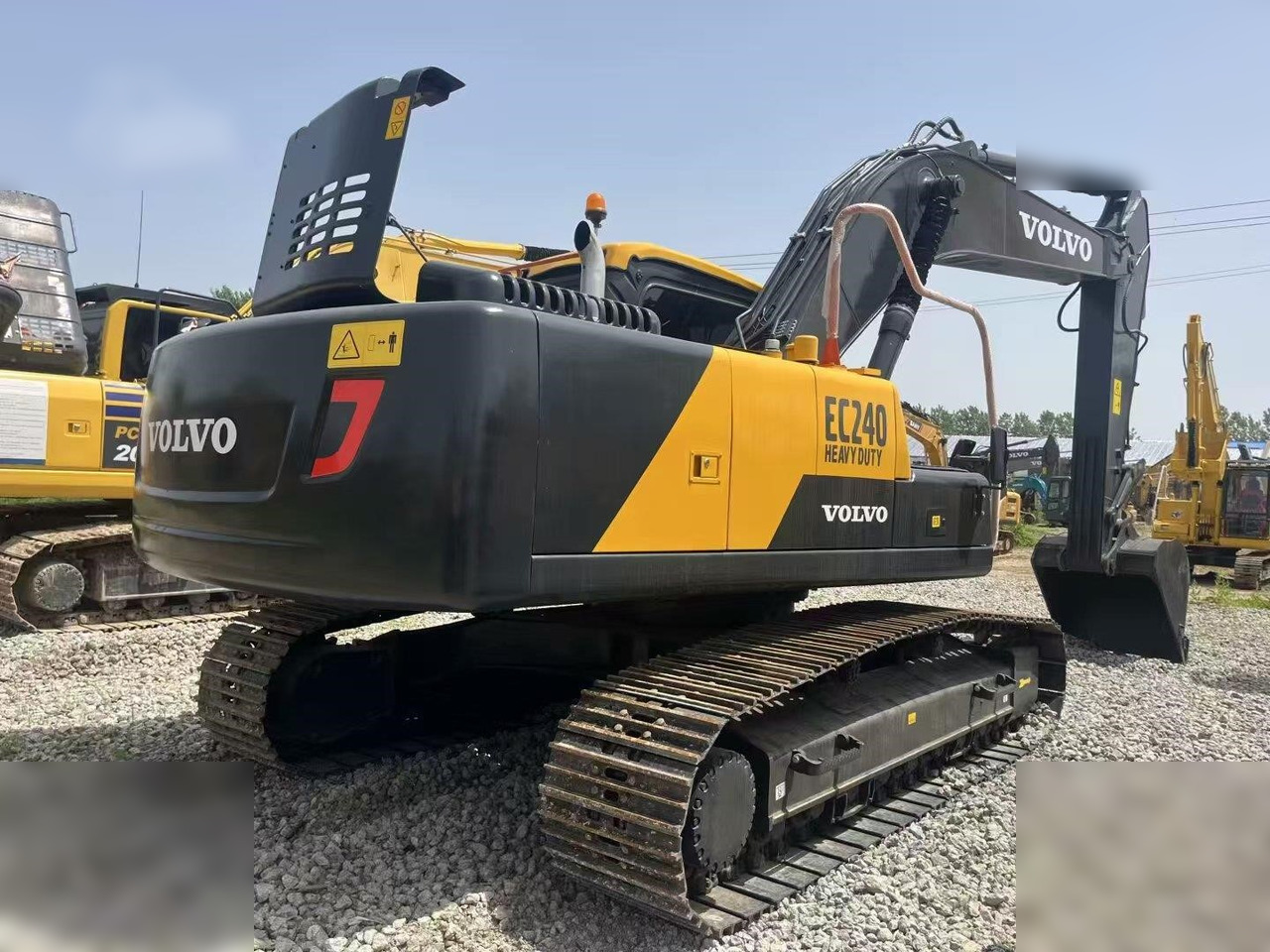 VOLVO EC240 - Escavadora de rastos: foto 1 VOLVO EC240 - Escavadora de rastos: foto 1