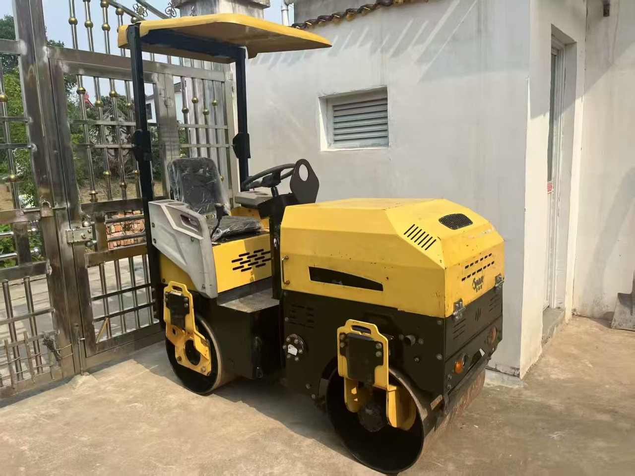 Double-drum vibratory mini roller - Rolo: foto 1 Double-drum vibratory mini roller - Rolo: foto 1