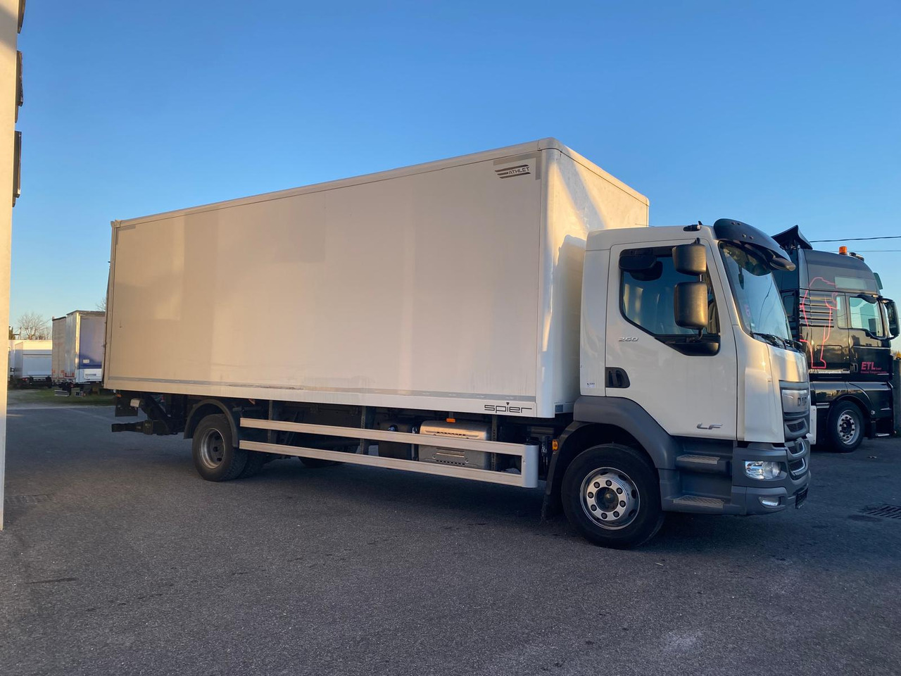 DAF LF 260 FA - Camião furgão: foto 2 DAF LF 260 FA - Camião furgão: foto 2