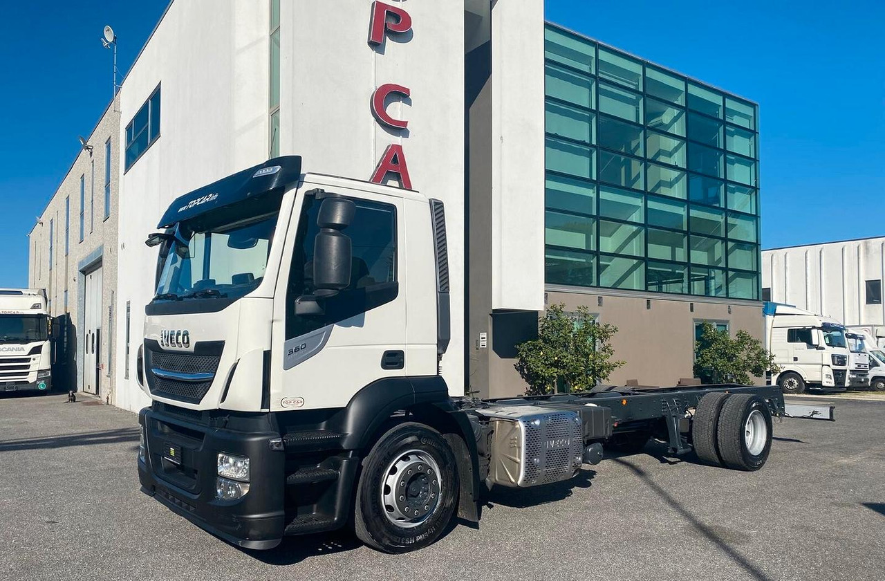 IVECO AD190S36 MOTRICE 2 ASSI TELAIO 2017 - Camião chassi: foto 1 IVECO AD190S36 MOTRICE 2 ASSI TELAIO 2017 - Camião chassi: foto 1