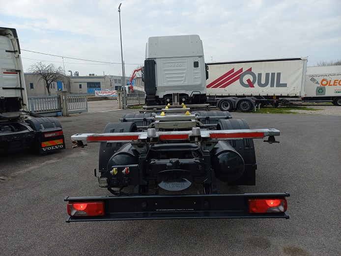 Camião transportador de contêineres/ Caixa móvel IVECO AS260S48: foto 8