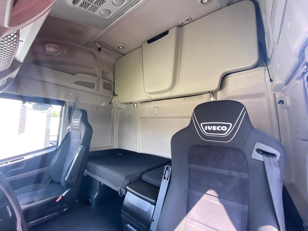 Camião transportador de contêineres/ Caixa móvel IVECO AS260S48: foto 14