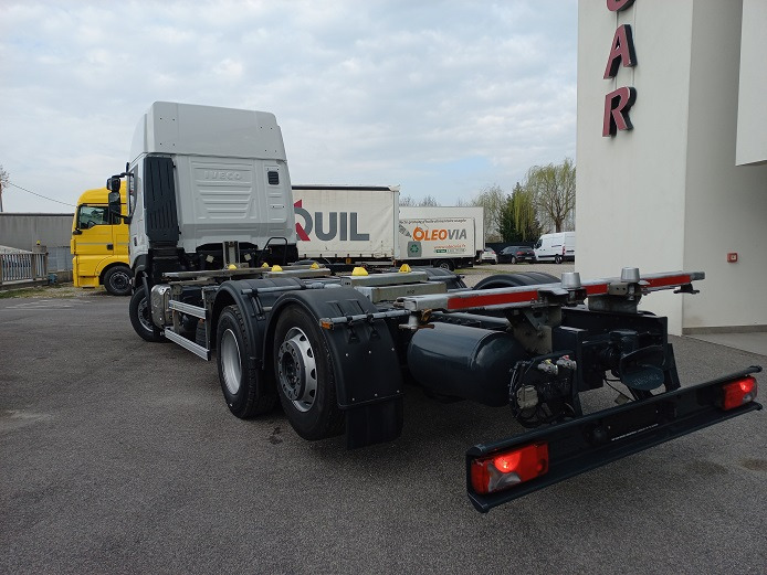 Camião transportador de contêineres/ Caixa móvel IVECO AS260S48: foto 9