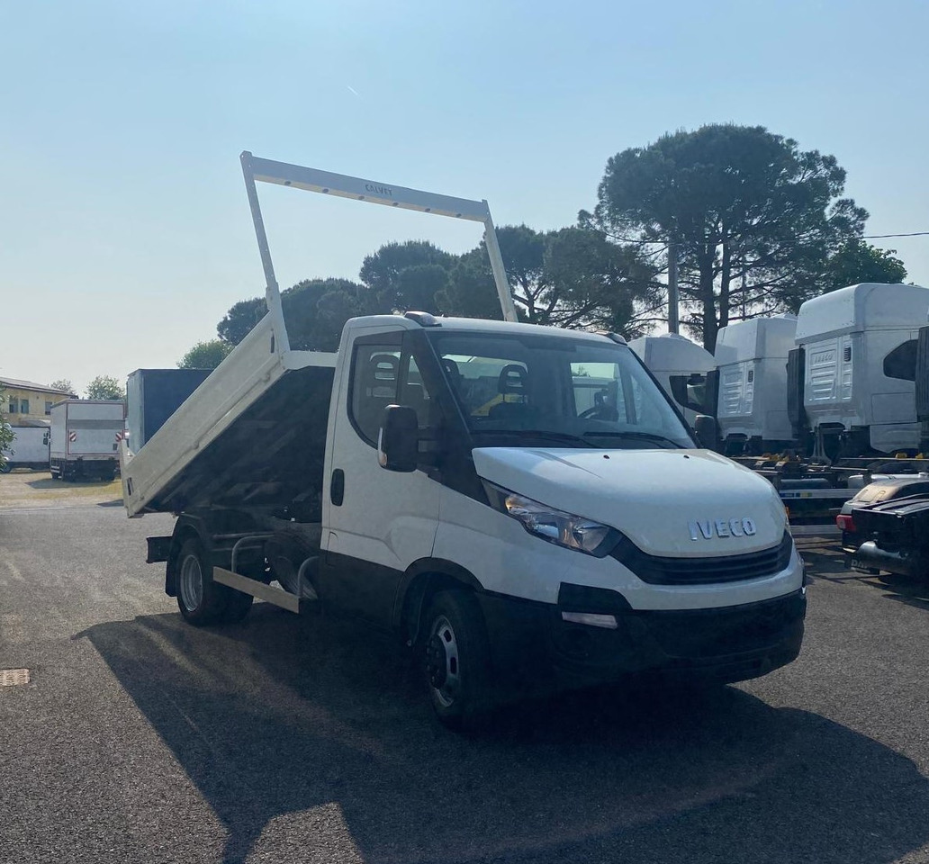 IVECO DAILY 35C12 - Carrinha basculante: foto 3 IVECO DAILY 35C12 - Carrinha basculante: foto 3