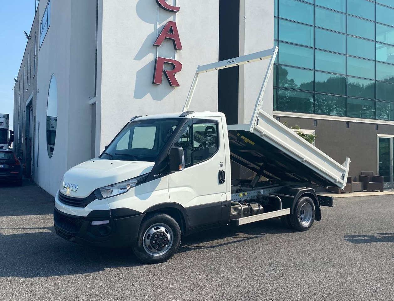 IVECO DAILY 35C12 - Carrinha basculante: foto 1 IVECO DAILY 35C12 - Carrinha basculante: foto 1