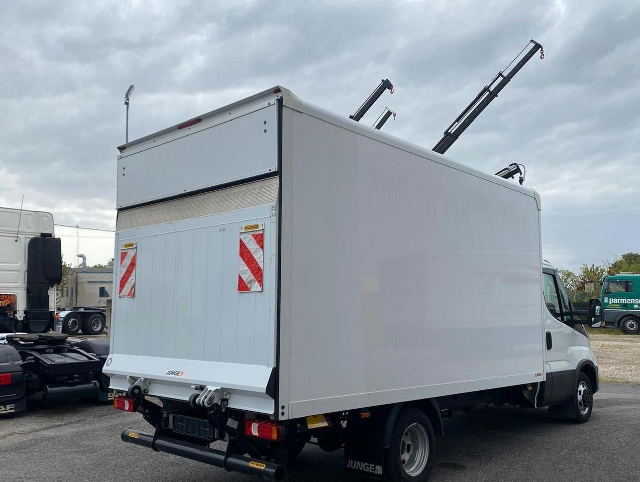 IVECO DAILY 35C16 EURO 6 FURGONE SPONDA POSTERIORE - Carrinha de contentor: foto 3 IVECO DAILY 35C16 EURO 6 FURGONE SPONDA POSTERIORE - Carrinha de contentor: foto 3
