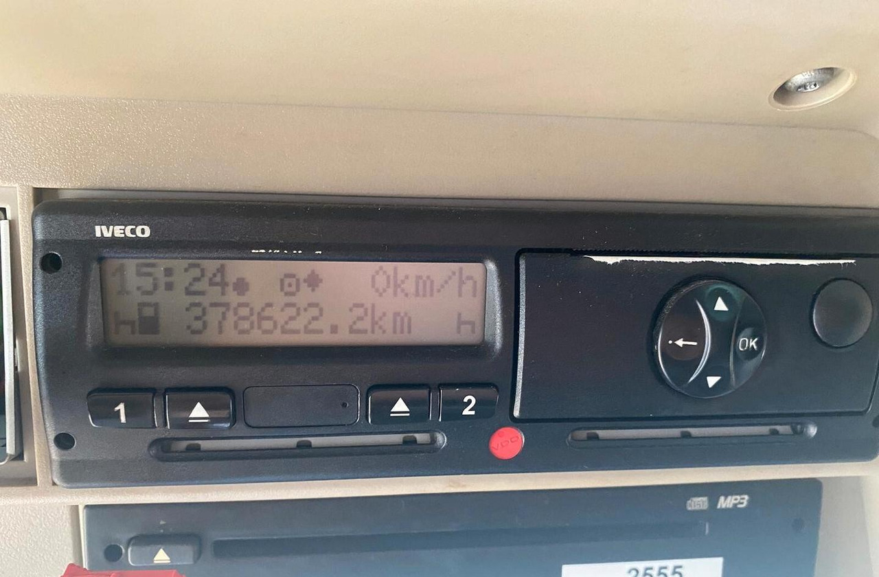 IVECO STRALIS 420 CASSONE E SPONDA EURO 6 2015 - Camião furgão: foto 2 IVECO STRALIS 420 CASSONE E SPONDA EURO 6 2015 - Camião furgão: foto 2