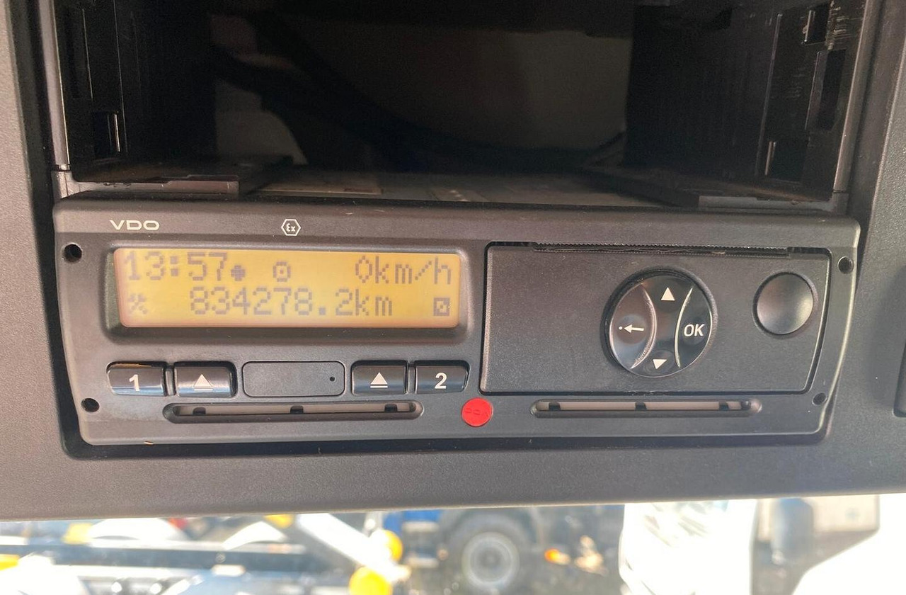 MERCEDES ANTOS 18.33 CASSONE ISOTERMICO E SPONDA - Camião frigorífico: foto 5 MERCEDES ANTOS 18.33 CASSONE ISOTERMICO E SPONDA - Camião frigorífico: foto 5