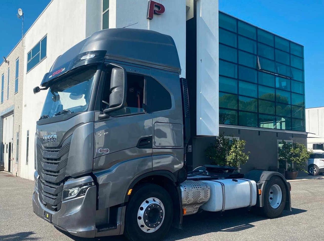 IVECO S-WAY 480 TRATTORE STRADALE FULL PNEUMATICO - Tractor: foto 1 IVECO S-WAY 480 TRATTORE STRADALE FULL PNEUMATICO - Tractor: foto 1