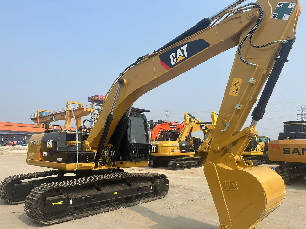 CATERPILLAR Used Digger CAT 323DL Construction Machinery Construction Digger Used CAT 323DL Cheap Excavator - Escavadora de rastos: foto 2 CATERPILLAR Used Digger CAT 323DL Construction Machinery Construction Digger Used CAT 323DL Cheap Excavator - Escavadora de rastos: foto 2