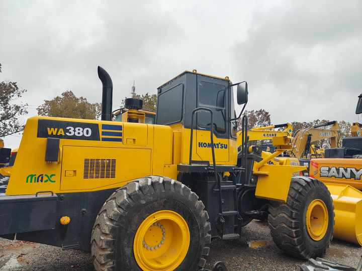Certified Pre-Owned Komatsu WA380-3 | Heavy-Duty Loader for Mining/ Construction - Price Negotiable! - Pá carregadora de rodas: foto 4 Certified Pre-Owned Komatsu WA380-3 | Heavy-Duty Loader for Mining/ Construction - Price Negotiable! - Pá carregadora de rodas: foto 4