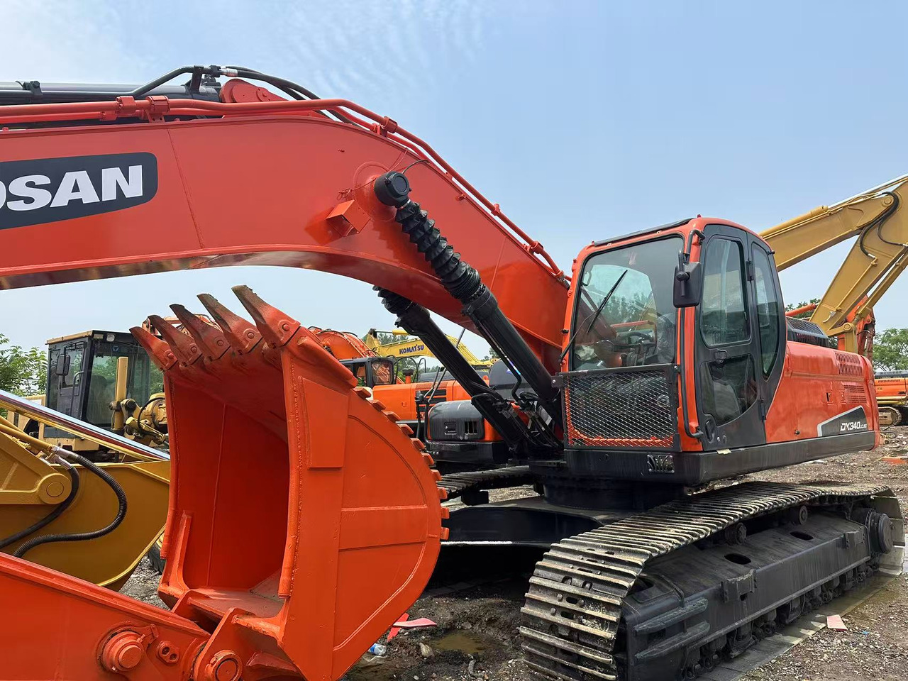 DOOSAN dx340 low working hours good price in stock for sale - Escavadora de rastos: foto 5 DOOSAN dx340 low working hours good price in stock for sale - Escavadora de rastos: foto 5