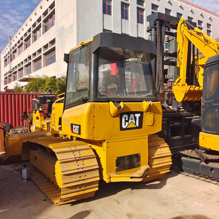 Good Condition D3K Bulldozer Used Crawler Bulldozer with Parts Price Bulldozers - Buldôzer: foto 4 Good Condition D3K Bulldozer Used Crawler Bulldozer with Parts Price Bulldozers - Buldôzer: foto 4
