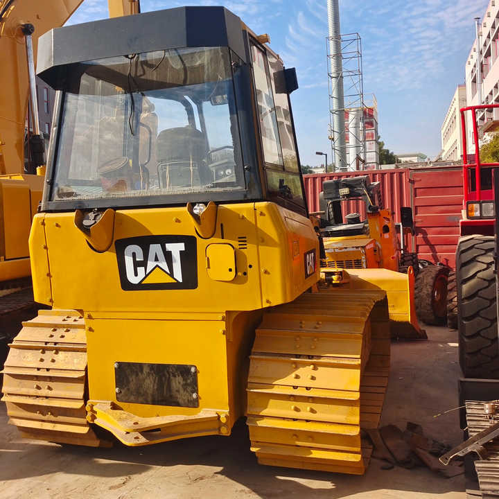 Good Condition D3K Bulldozer Used Crawler Bulldozer with Parts Price Bulldozers - Buldôzer: foto 2 Good Condition D3K Bulldozer Used Crawler Bulldozer with Parts Price Bulldozers - Buldôzer: foto 2