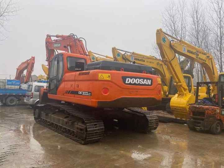 High Quality Doosan Big Size Excavator , Doosan 30ton Dx300lc Digging Machine , Doosan Excavator for Sale - Escavadora de rastos: foto 4 High Quality Doosan Big Size Excavator , Doosan 30ton Dx300lc Digging Machine , Doosan Excavator for Sale - Escavadora de rastos: foto 4