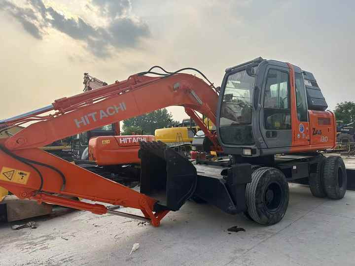Hot Sale! Used Hitachi ZX130 Wheel Excavator |Excellent Condition| Best Price | Perfect for Construction & Road Projects - Escavadeira de rodas: foto 5 Hot Sale! Used Hitachi ZX130 Wheel Excavator |Excellent Condition| Best Price | Perfect for Construction & Road Projects - Escavadeira de rodas: foto 5