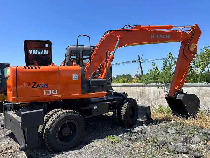 Hot Sale! Used Hitachi ZX130 Wheel Excavator |Excellent Condition| Best Price | Perfect for Construction & Road Projects - Escavadeira de rodas: foto 2 Hot Sale! Used Hitachi ZX130 Wheel Excavator |Excellent Condition| Best Price | Perfect for Construction & Road Projects - Escavadeira de rodas: foto 2