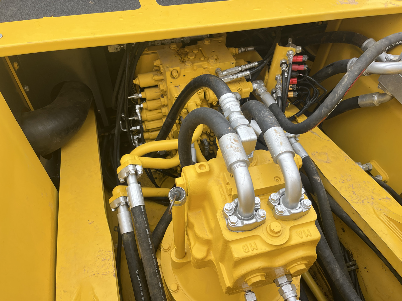 KOMATSU Crawler excavator Second-hand Excavator Komatsu PC 450-7for Sale-------Good Condition - Escavadora de rastos: foto 2 KOMATSU Crawler excavator Second-hand Excavator Komatsu PC 450-7for Sale-------Good Condition - Escavadora de rastos: foto 2