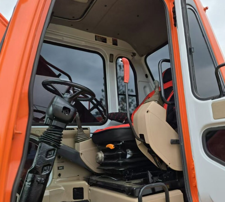 DOOSAN Good Condition Original Doosan DH150w-7 Wheel Excavator 15 Tons Used Doosan Dh150w-7 Excavator Used Wheel Excavator for Sale - Máquina de construção: foto 3 DOOSAN Good Condition Original Doosan DH150w-7 Wheel Excavator 15 Tons Used Doosan Dh150w-7 Excavator Used Wheel Excavator for Sale - Máquina de construção: foto 3