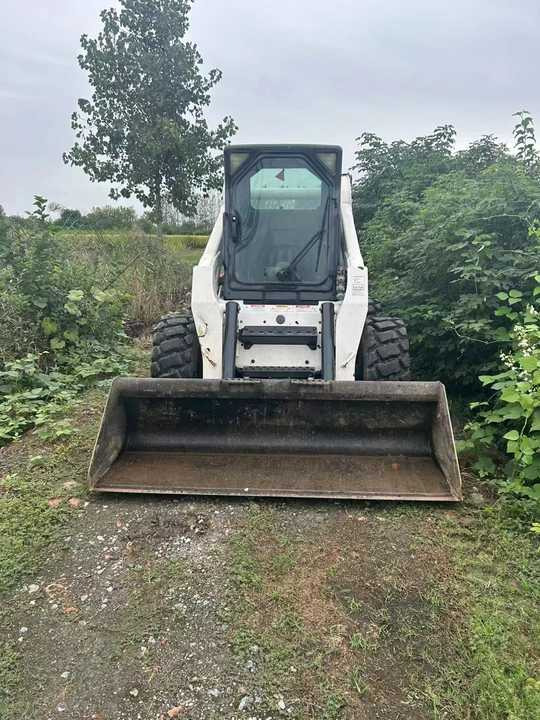 Second Hand BOBCAT S300 Skid-steer Loader with Very Good Performance Is for Sale at a Low Price - Mini pá carregadora: foto 3 Second Hand BOBCAT S300 Skid-steer Loader with Very Good Performance Is for Sale at a Low Price - Mini pá carregadora: foto 3