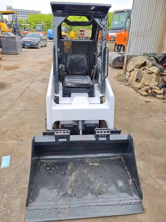 Second Hand Bobcat S70 Skid Steer Loader on Stock Excellent Performance Bobcat S70 S160 S300 330 Skid Steer for Sale - Mini pá carregadora: foto 3 Second Hand Bobcat S70 Skid Steer Loader on Stock Excellent Performance Bobcat S70 S160 S300 330 Skid Steer for Sale - Mini pá carregadora: foto 3