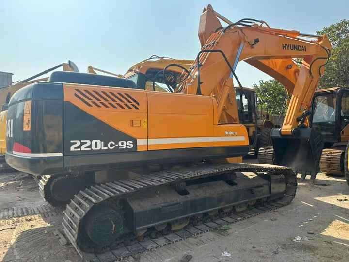 Second Hand Original Korea Brand hyundai 220-9 Excavator for Sale - Escavadora de rastos: foto 2 Second Hand Original Korea Brand hyundai 220-9 Excavator for Sale - Escavadora de rastos: foto 2