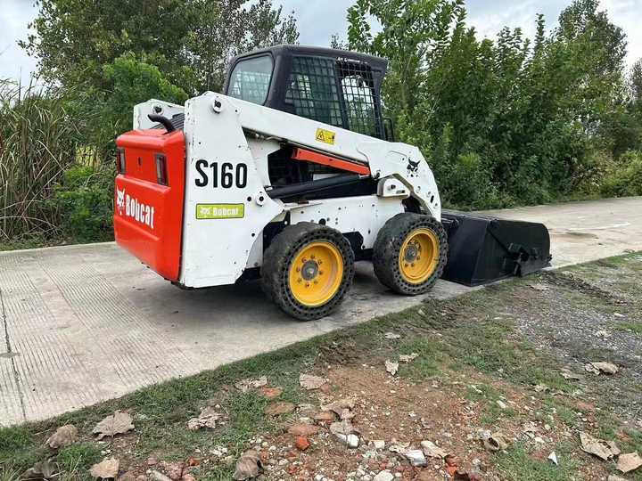USED BOBCAT S160 Skid-steer Loader with Very Good Performance Is for Sale at a Low Price. - Mini pá carregadora: foto 4 USED BOBCAT S160 Skid-steer Loader with Very Good Performance Is for Sale at a Low Price. - Mini pá carregadora: foto 4