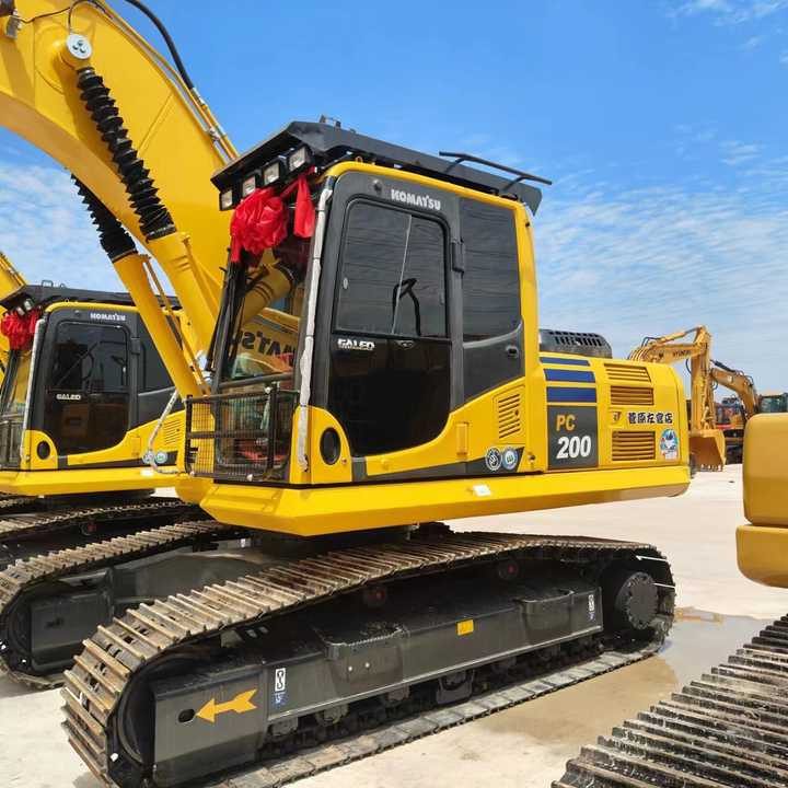USED komatsu Pc200-8 Excavator with Good Condition for Sale - Escavadora de rastos: foto 2 USED komatsu Pc200-8 Excavator with Good Condition for Sale - Escavadora de rastos: foto 2