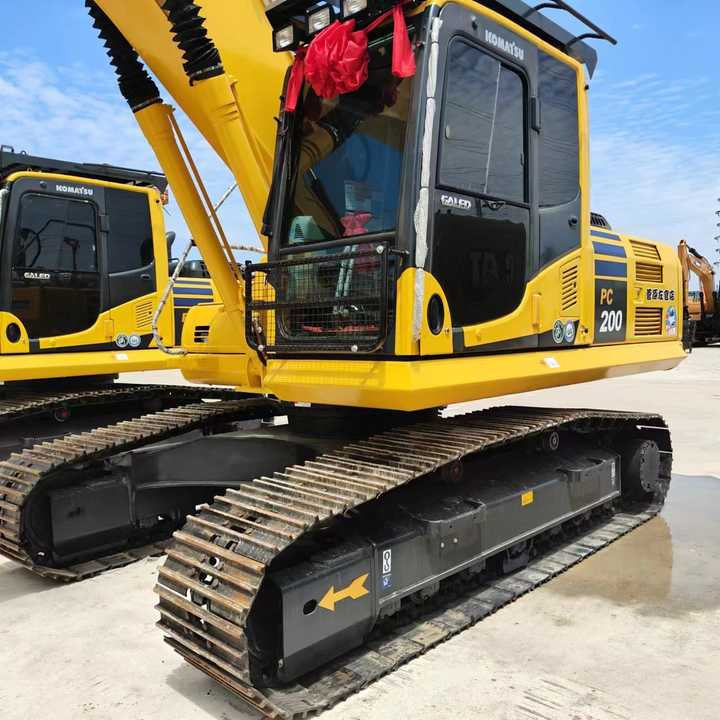 USED komatsu Pc200-8 Excavator with Good Condition for Sale - Escavadora de rastos: foto 3 USED komatsu Pc200-8 Excavator with Good Condition for Sale - Escavadora de rastos: foto 3