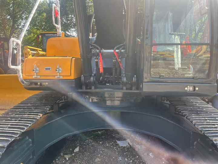 Used HYUNDAI 305LC-9T Crawler Excavator with Good Performance Hyundai30 Tons Earthmoving Machinery with Low Price On-sale - Escavadora de rastos: foto 5 Used HYUNDAI 305LC-9T Crawler Excavator with Good Performance Hyundai30 Tons Earthmoving Machinery with Low Price On-sale - Escavadora de rastos: foto 5